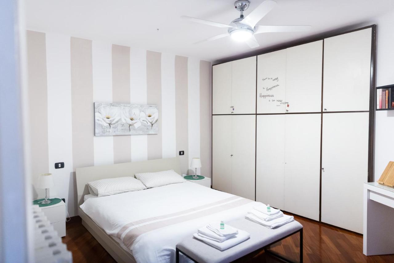 Sweet House Corso Genova Apartment Milan Bagian luar foto
